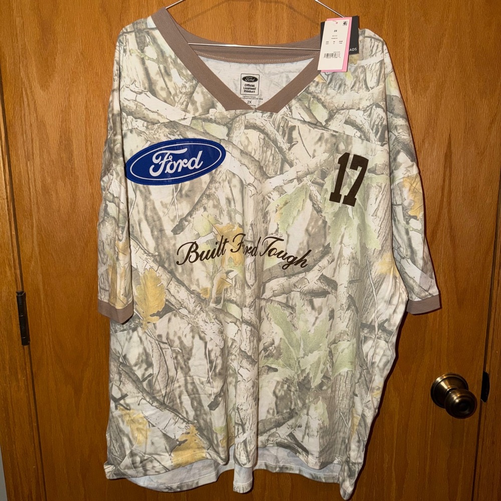 Ford Graphic Tee Women 2X Beige Grayson Threads Camo FX4 Built Ford Tough V-Neck